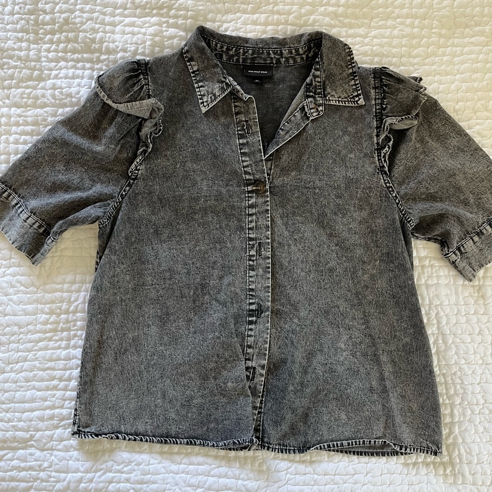 Who What Wear button up shirt with ruffle sleeves